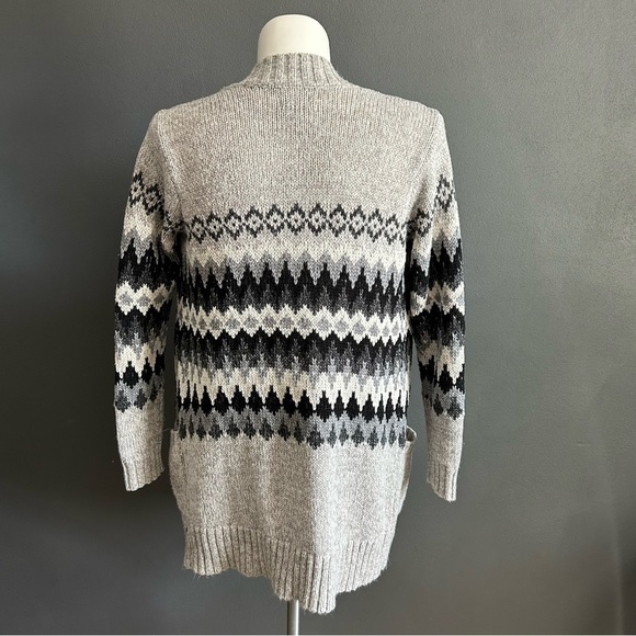 American Eagle Gray Pattern Open Front Knit Cardigan - Picture 7 of 7